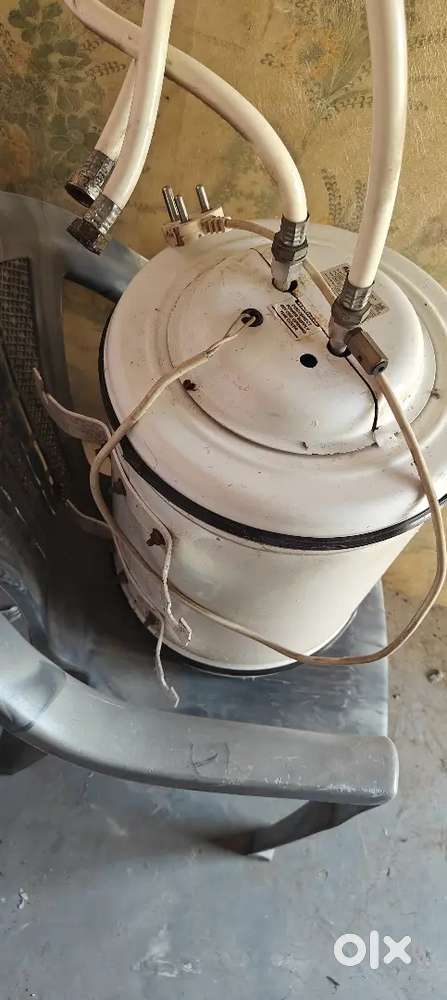 Electric gyser
