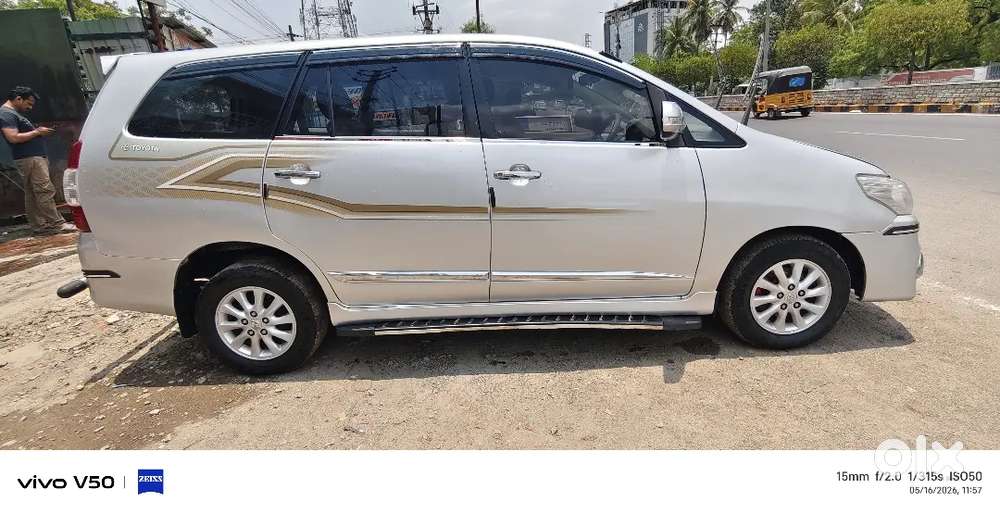 Toyota Innova 2014 Diesel 160000 Km Driven