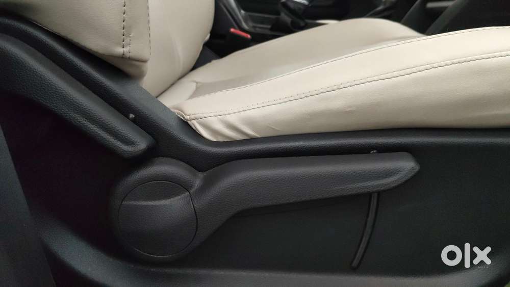 Mahindra Xuv700 2.0 Ax 7 Petrol At Str, 2024, Petrol