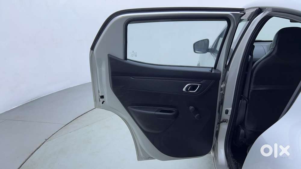 Renault Kwid 2019-ongoing 1.0 Rxt Amt (o), 2018, Petrol