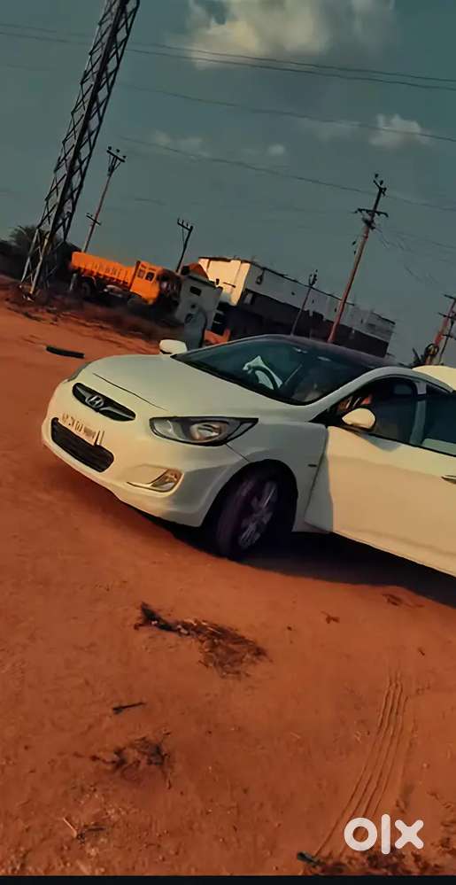 Hyundai Fluidic Verna 2011 Diesel 145000 Km Driven Price 185000