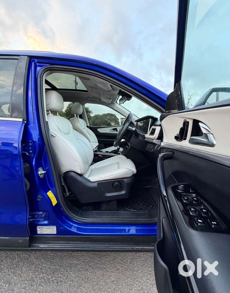 Mahindra Xuv700 2.2 Ax 7 Diesel At Luxury Pack Str, 2022, Diesel
