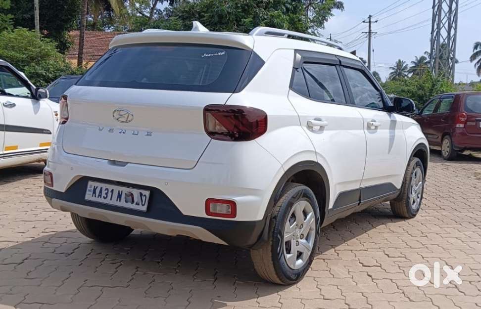 Hyundai Venue 1.2 S Plus, 2022, Petrol