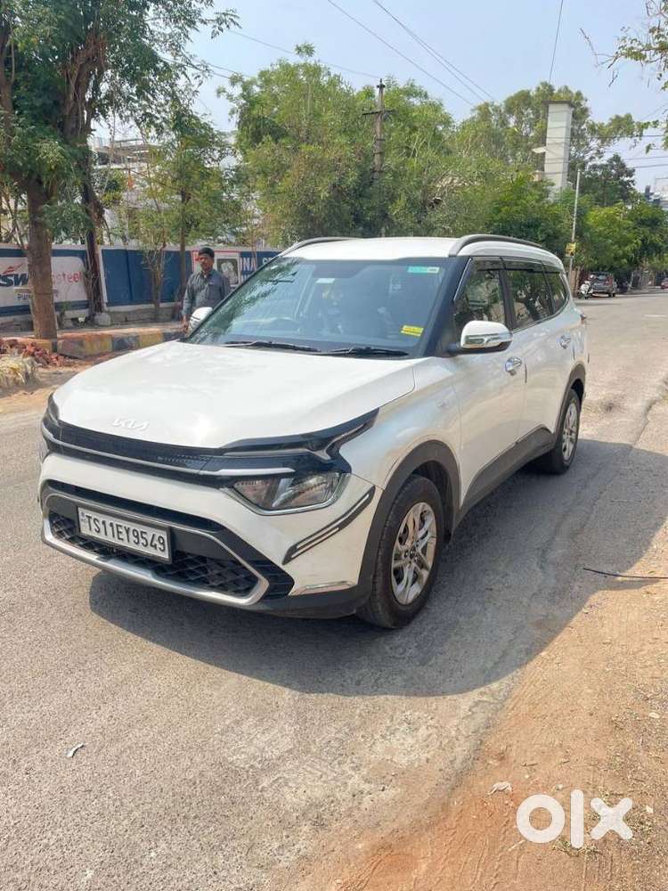 Kia Carens, 2023, Petrol