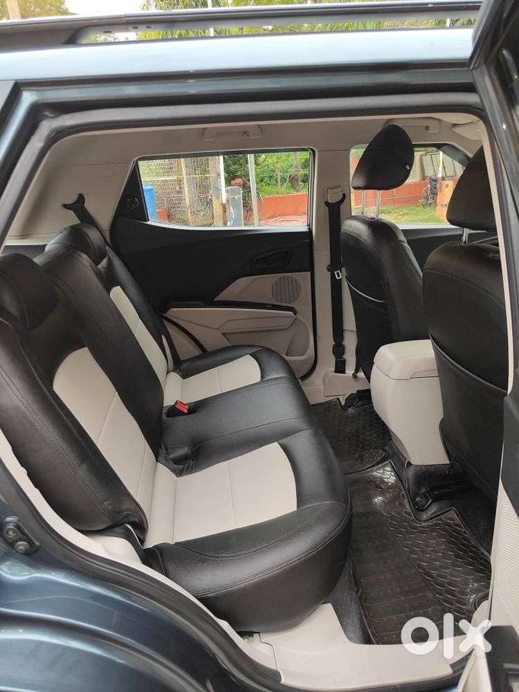 Mahindra Xuv300 W4, 2022, Petrol