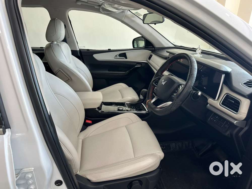 Mahindra Xuv700 Diesel Ax7l At 2023 November