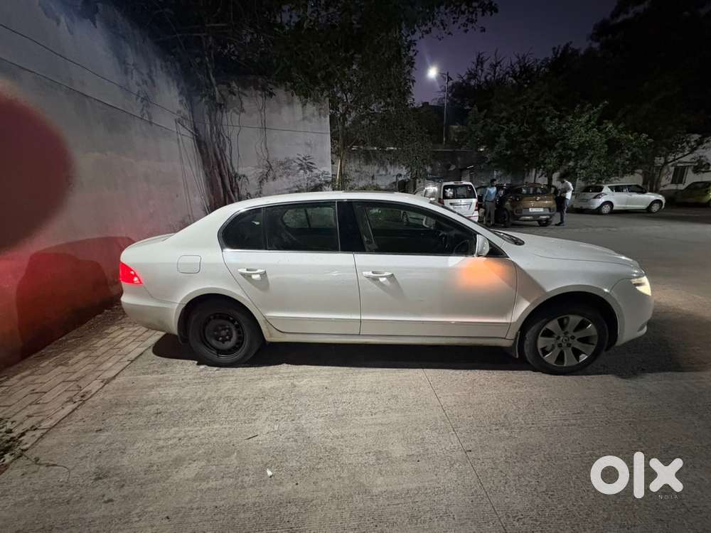 Skoda Superb Elegance 2013 Model
