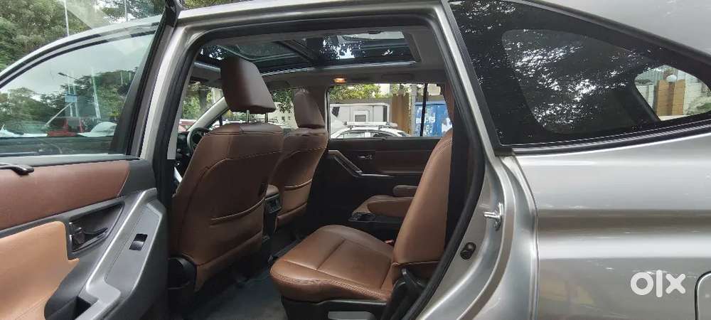 Toyota Innova Hycross 2.0 2023