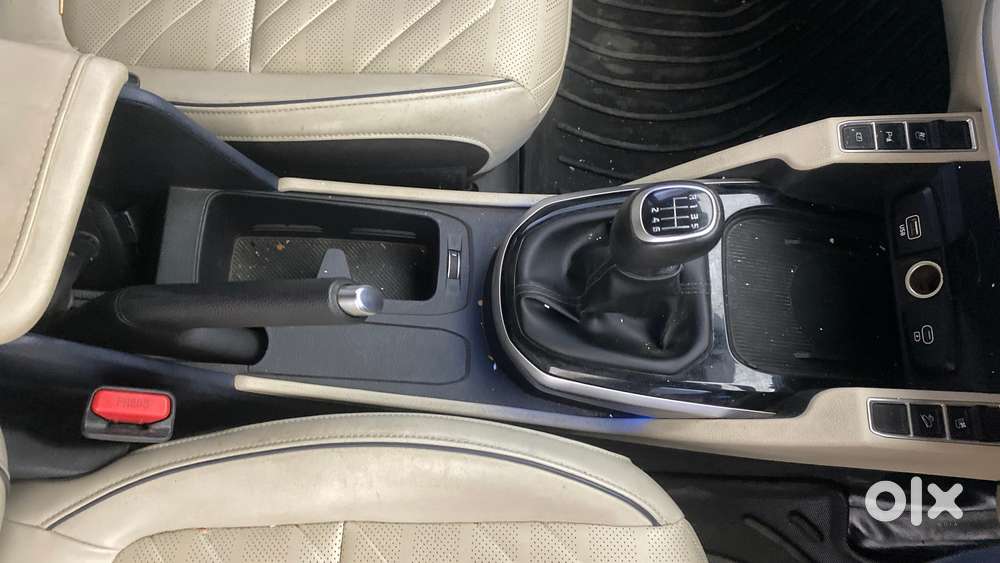 Kia Carens 1.4 Luxury Plus Dct 7 Str, 2022, Petrol