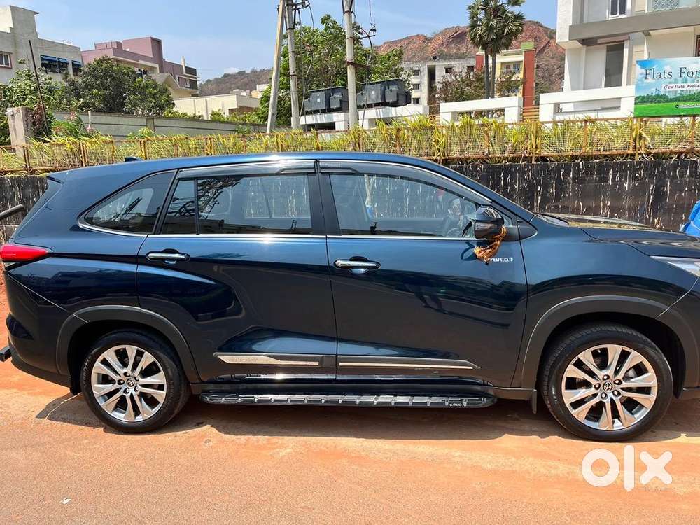 Toyota Innovahycross Zx02023 Hybridexcellent Condition Genuine Buyers