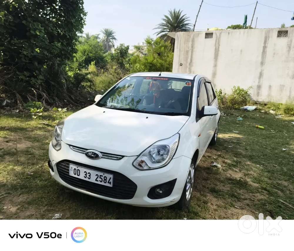 Ford Figo Petrol Lxi 2015