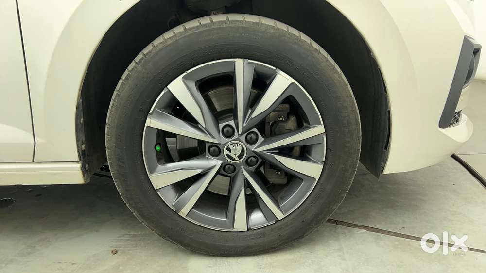 Skoda Slavia Style 1.0l Tsi Mt, 2022, Petrol