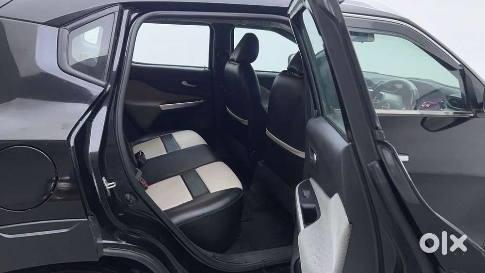 Nissan Magnite 1.0 Xv, 2023, Petrol
