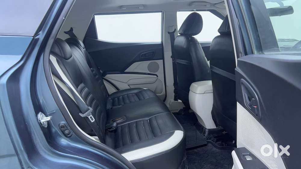 Mahindra Xuv300 1.2 W6 Amt Petrol, 2023, Petrol