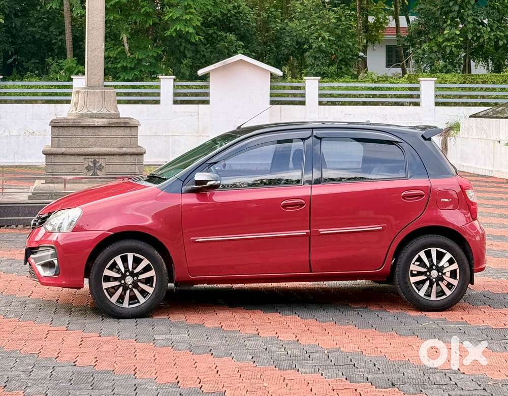 Toyota Etios Liva V Dual Tone, 2017, Petrol
