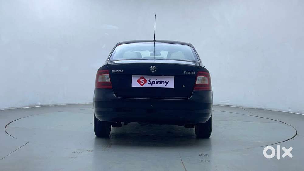 Skoda Rapid 1.6 Mpi Ambition, 2015, Petrol