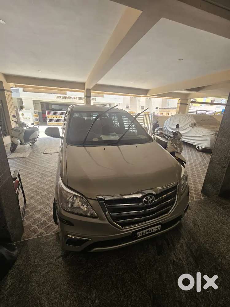2012 ( 2.5 V ) ( E3 ) Innova For Sale