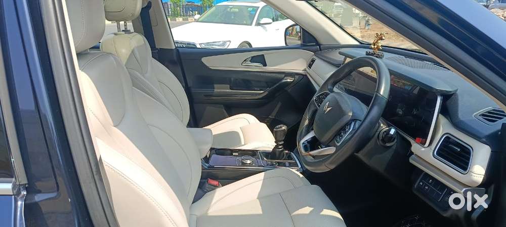 Mahindra Xuv700 2.2 Ax 7 Diesel Mt Luxury Pack Str, 2023, Diesel