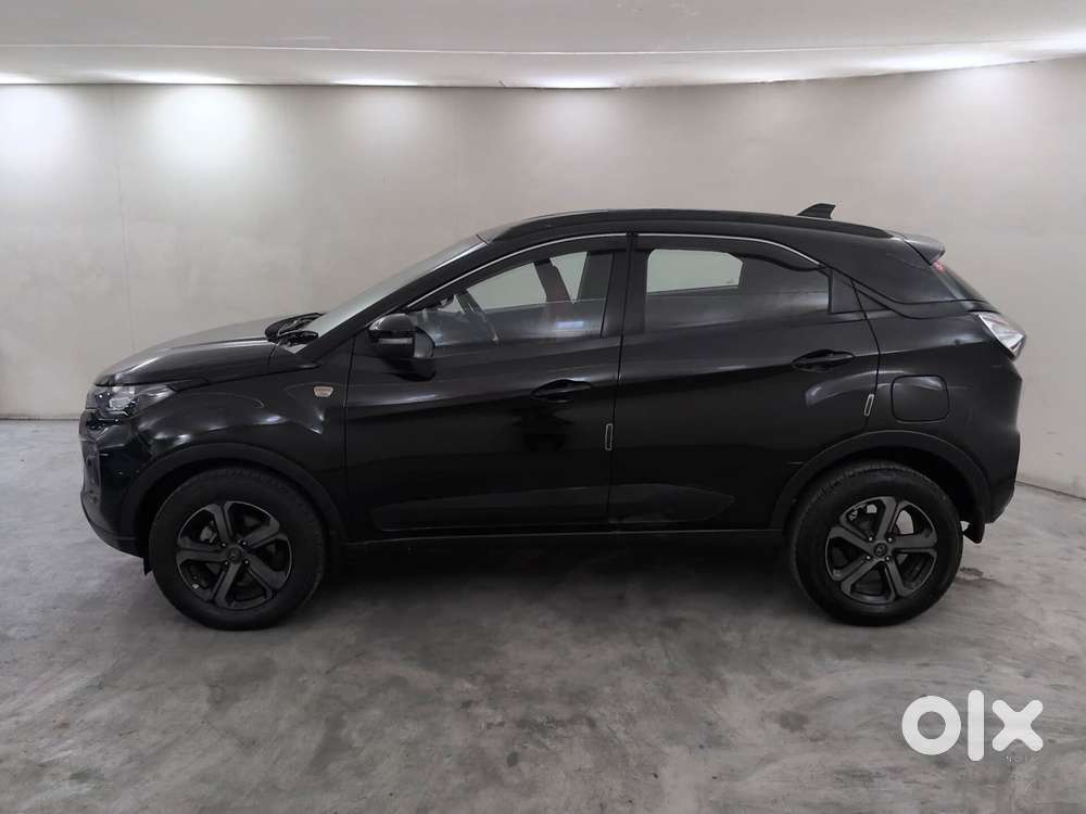 Tata Nexon 1.5 Revotorq Xza Plus Luxs Red Dark Edition Amt, 2023, Di..