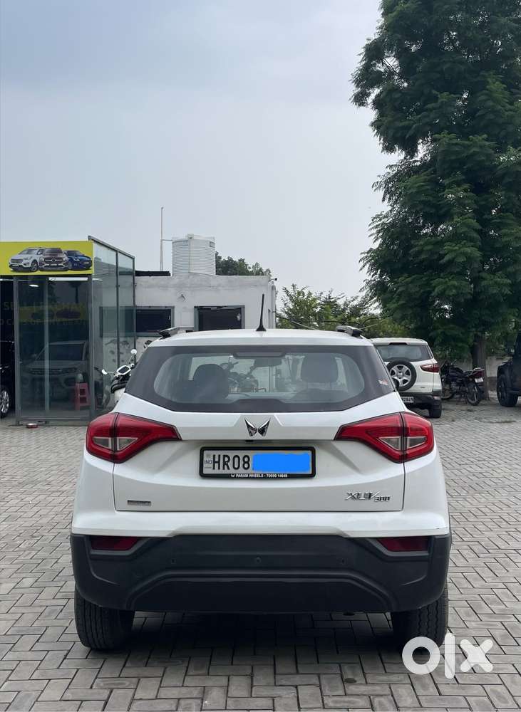 Mahindra Xuv300 1.2 W6 Amt Petrol, 2023, Petrol