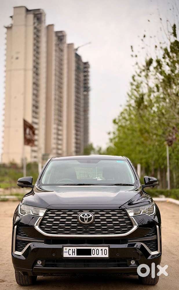 Toyota Innova Hycross, 2025