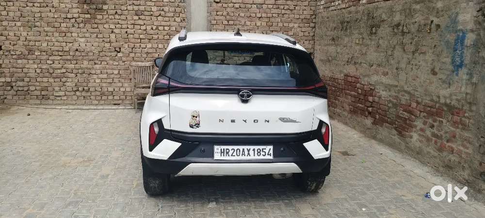 Tata Nexon Creative Amt Petrol White Color New Car