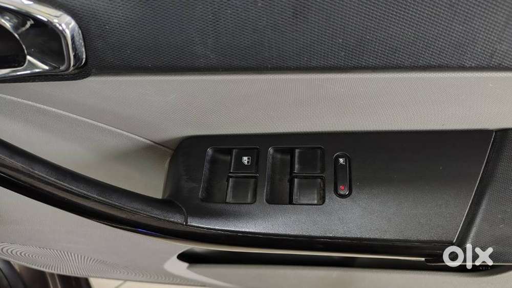 Tata Tiago Xza, 2018, Petrol