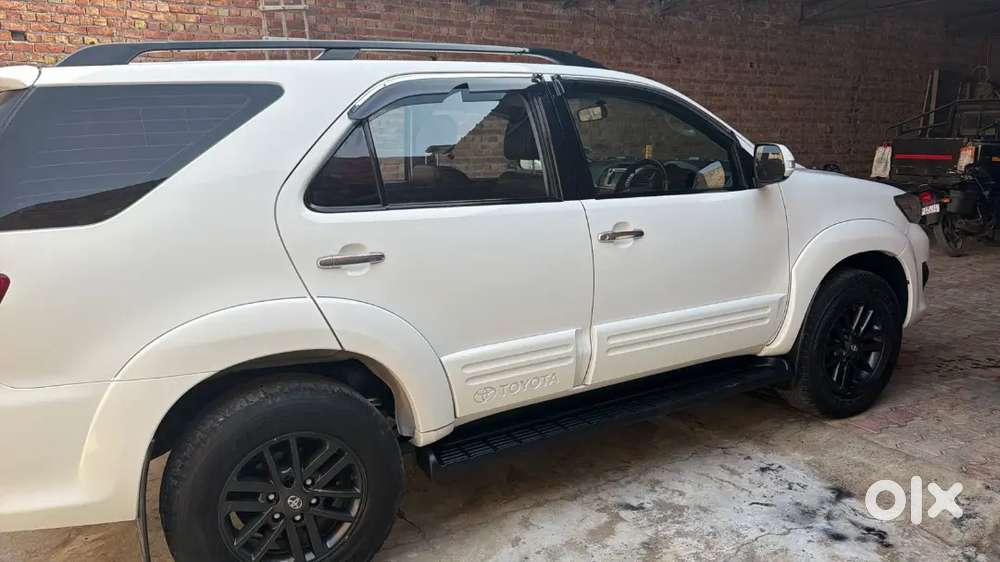 Toyota Fortuner 2015 Diesel 98000 Km Driven