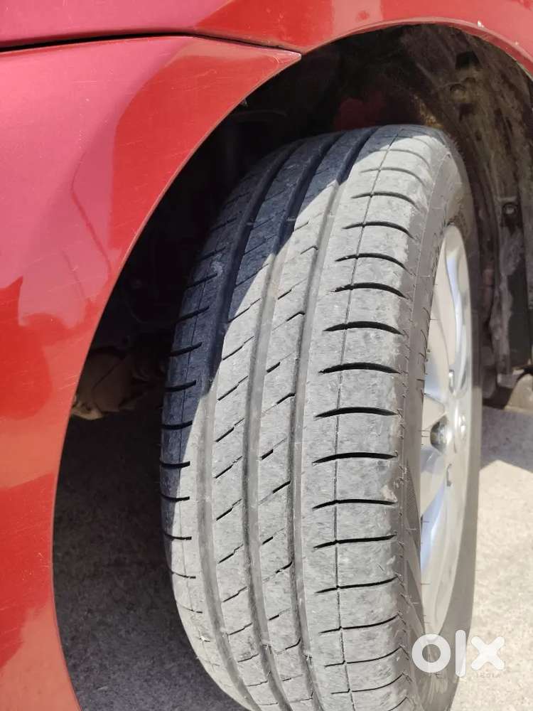 ब्रँड न्यू टायर