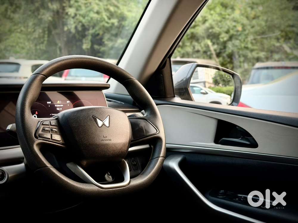 Mahindra Xuv700 2.0 Ax 7 Petrol Mt Str, 2024, Petrol