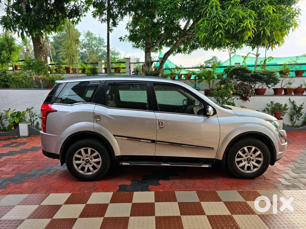 Mahindra Xuv500 W10 With Sunroof