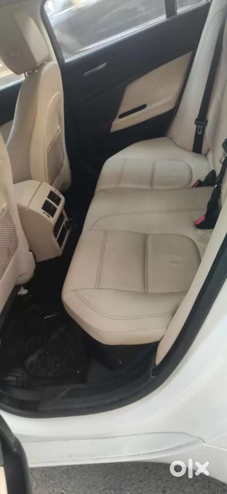 Jaguar Xe Portfolio, 2016, Petrol