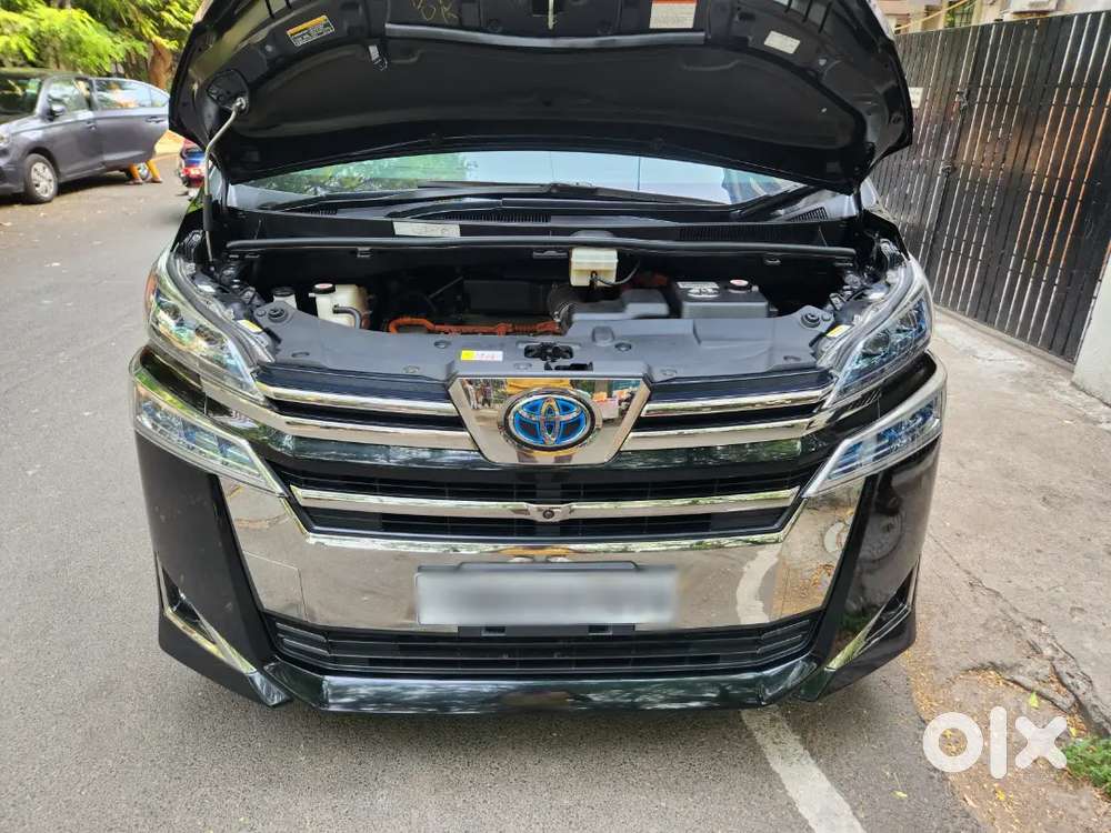 Toyota Vellfire 2.5 Executive Lounge, Petrol, 2020