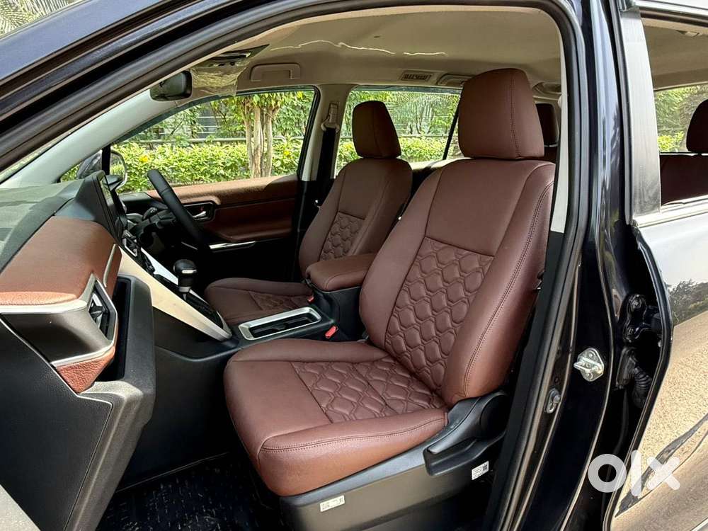 Toyota Innova Hycross