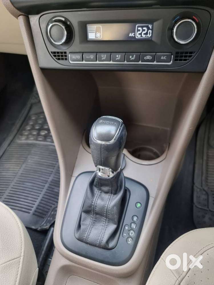 Skoda Rapid [2016-2018] 1.6 Style Plus Mpi At, 2016, Petrol