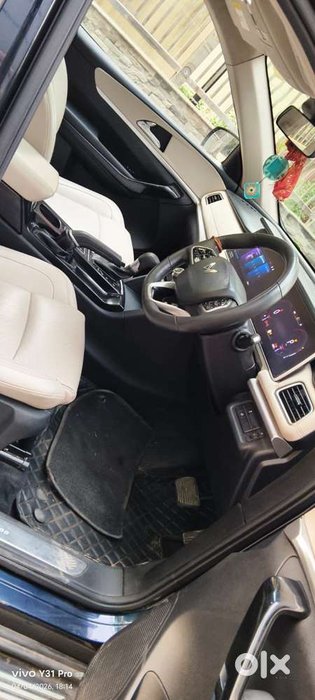 Mahindra Xuv700 2.0 Ax 7 Petrol At Str, 2022, Petrol