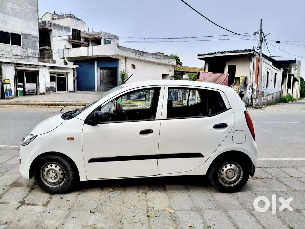 White Hyundai I10 Well Maintained Car