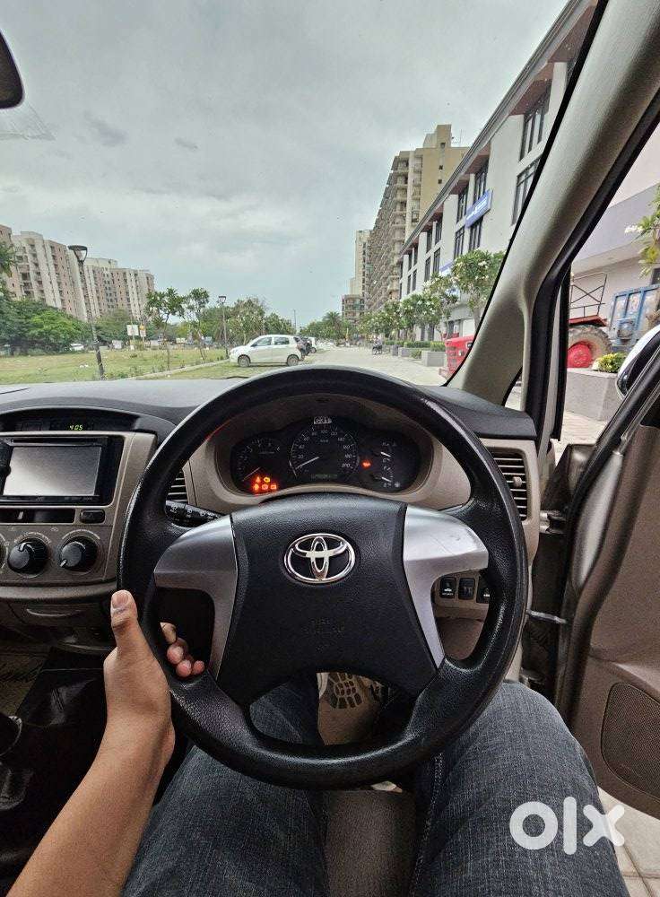 Toyota Innova 2.5 G (diesel) 8 Seater Bs Iv, 2016, Diesel