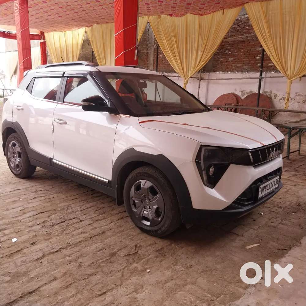 Mahindra Xuv 3xo 2025 Petrol 4000 Km Driven - Like New Condition