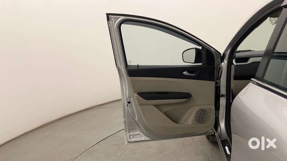 Renault Triber Rxz, 2024, Petrol