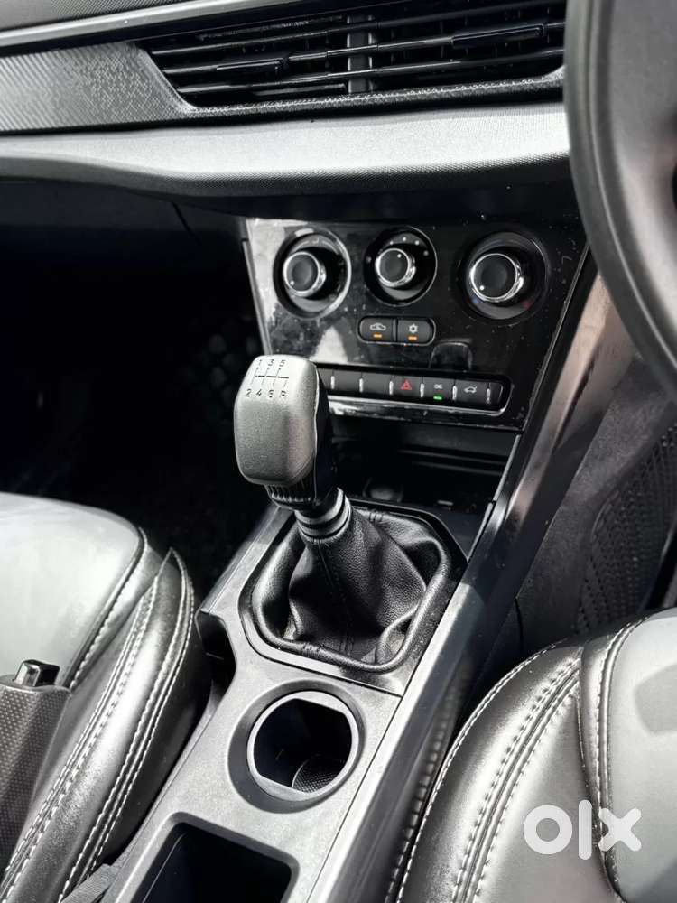Tata Nexon, 2025, Petrol