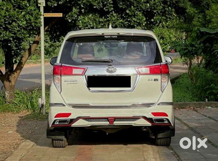 Toyota Innova Crysta 2.8 Zx At 7 Seater, 2016, Diesel