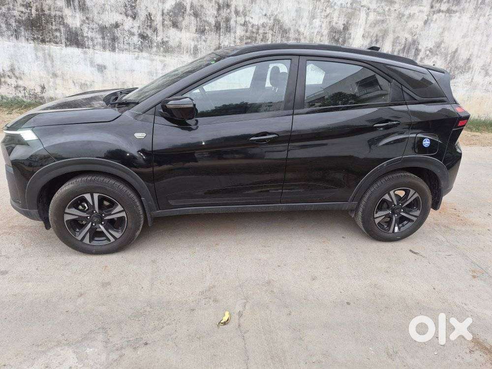 Tata Nexon Fearless S Purple 1.2 Revotron Petrol 6mt Dual Tone, 2024..