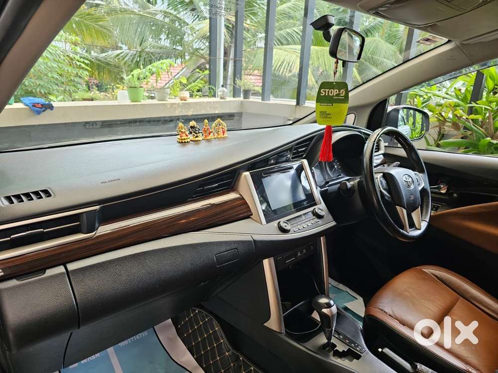 Toyota Innova Crysta 2.8z At Top Variant