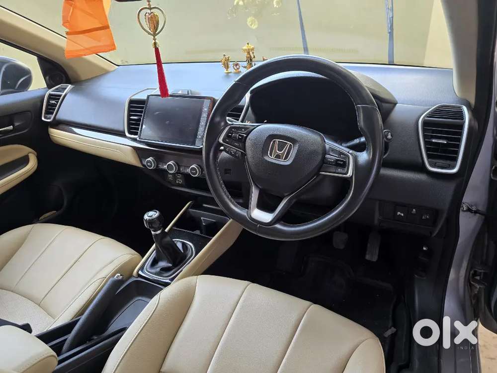 Single Handed Used Car , Dr's Car Clean Interior