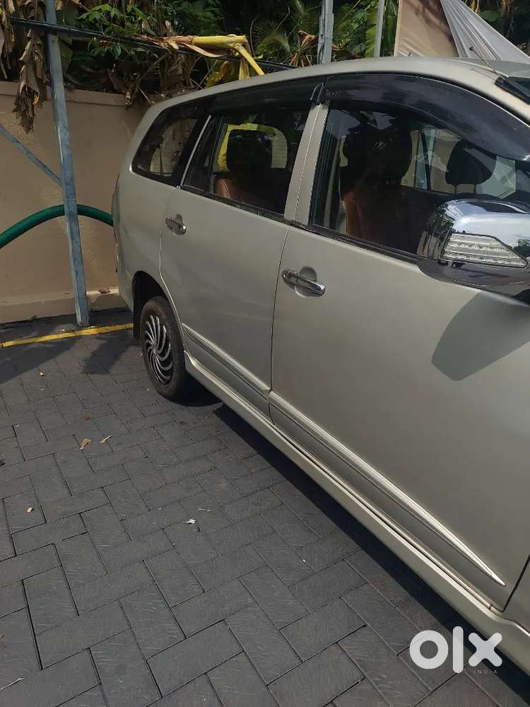Toyota Innova 2014 Diesel 150000 Km Driven