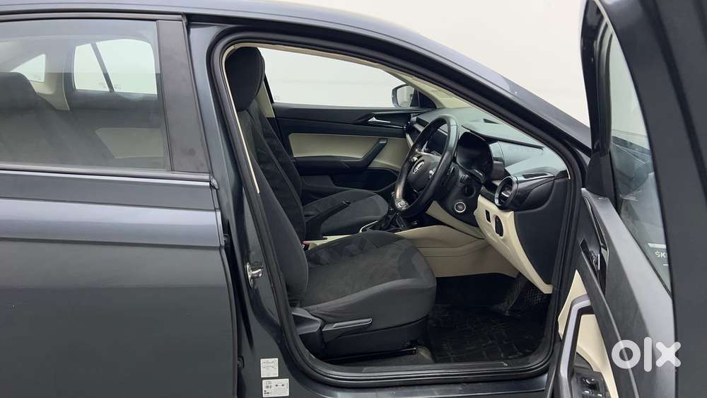 Skoda Slavia Ambition 1.0l Tsi At, 2022, Petrol