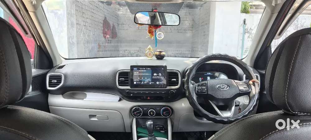 Hyundai Venue 2024 Petrol Well Maintained Only 22000 Driven