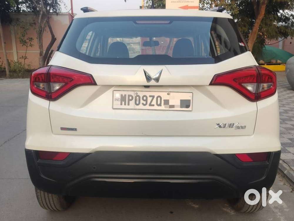 Mahindra Xuv300 1.2 W6 Amt Petrol, 2023, Petrol