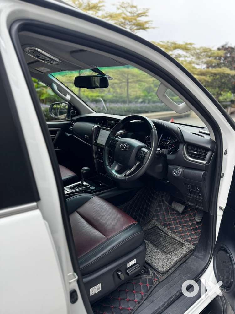 Toyota Fortuner Legender